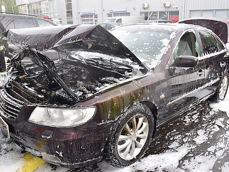 В николаевском автосалоне горел автомобиль «Hyundai» 7