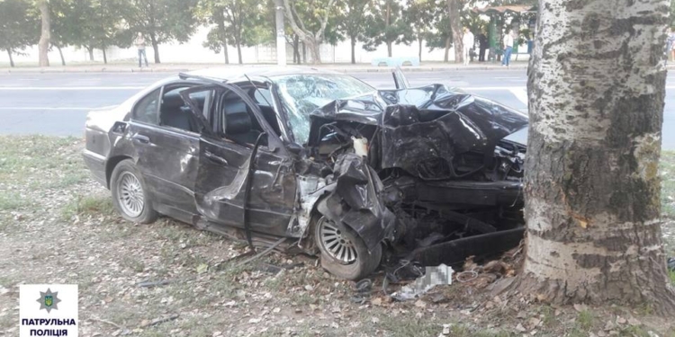 BMW – всмятку: в Николаеве утром произошло ДТП