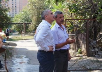 «Взорвалась какая-то смесь или порох»: мэр Николаева побывал у дома на Севастопольской, где сегодня тушили пожар