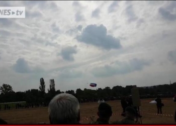 В Чехии на празднике «День с армией» парашютист приземлился в толпу зрителей – среди пострадавших есть ребенок