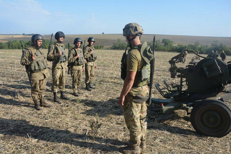 Николаевские десантники продолжают обучение резервистов: действия расчета зенитной установки должны быть четкими 1