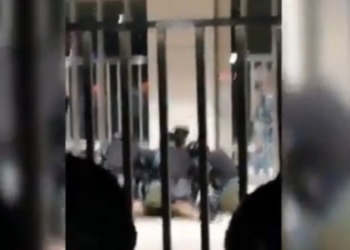 А он так хотел на футбол: в России полицейские сломали ногу фанату «Зенита»