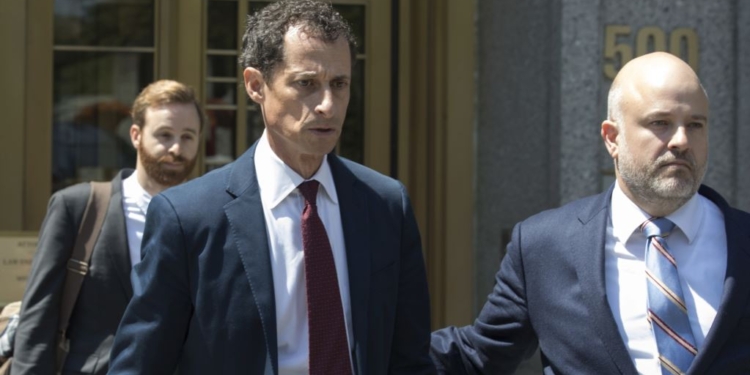 Скандал: 53-летний американский экс-конгрессмен проведет почти 2 года в тюрьме за сексуальную переписку с 15-летней