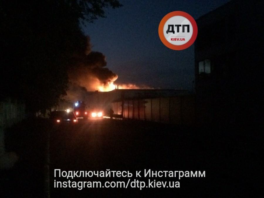 В Белой Церкви – пожар на фармацевтическом заводе «Биофарма»: людей просят закрыть окна 3