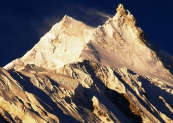 Первая смерть в Гималаях в этом году: при восхождении на восьмитысячник Манаслу умер 46-летний альпинист из Великобритании