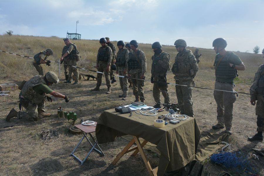 Без права на ошибку: николаевские десантники учат резервистов азам минно-подрывного дела 1