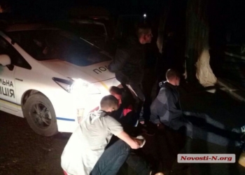 Сегодня ранним утром по улицам Николаева на микроавтобусе гоняли пьяные военные – задерживали их со стрельбой