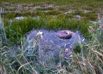 Мужчина на самодельным тракторе слетел в канал в Ровенской области и утонул