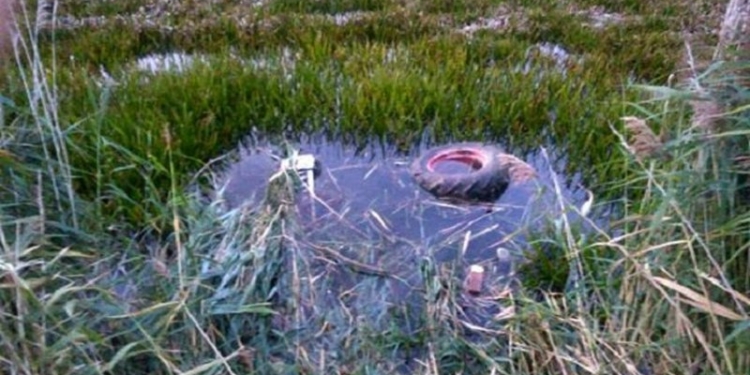 Мужчина на самодельным тракторе слетел в канал в Ровенской области и утонул