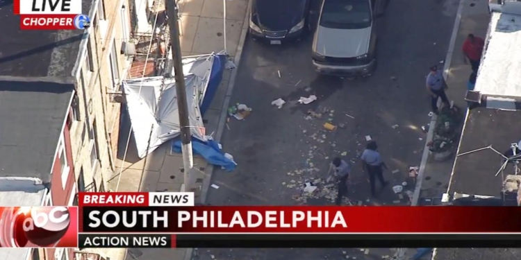 В американской Филадельфии женщина на автомобиле въехала в толпу людей – восемь человек серьезно пострадали