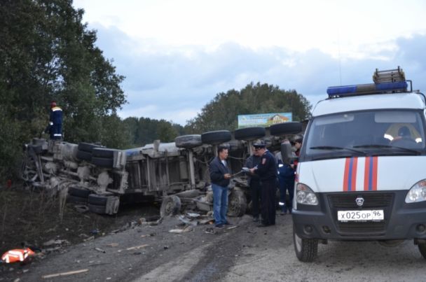 Жуть: в России тягач раздавил две машины: погибли 8 человек, четверо в больнице 15