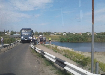 А ведь его только отремонтировали… Мост в Пересадовке обрушила фура
