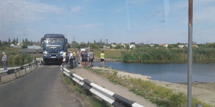 А ведь его только отремонтировали… Мост в Пересадовке обрушила фура