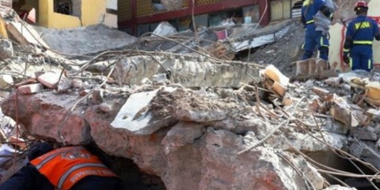 Количество жертв землетрясения в Мексике выросло до девяти десятков человек