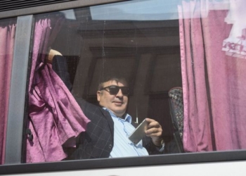 «Поезд не тронется, пока Саакашвили не выйдет»: Укрзализныця задержала на вокзале поезд Перемышль-Киев