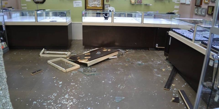 В Николаеве ограбили ювелирный магазин – преступники вынесли 3 сейфа с изделиями на сумму 3 млн.грн.