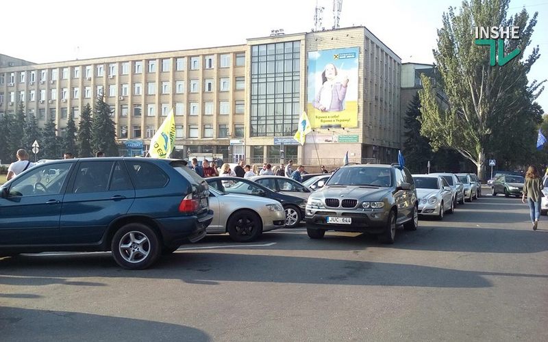 За доступную "растаможку" для всех украинцев: АвтоЕвроСила пикетирует Николаевский горсовет 5