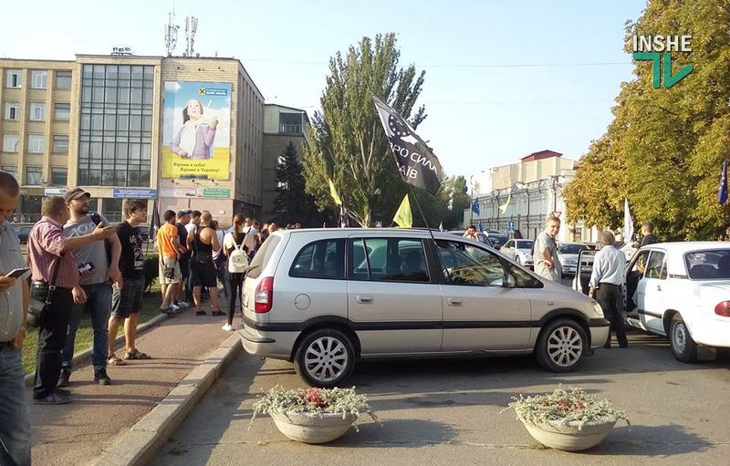 За доступную "растаможку" для всех украинцев: АвтоЕвроСила пикетирует Николаевский горсовет 9