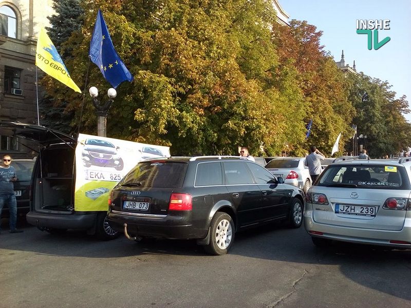 За доступную "растаможку" для всех украинцев: АвтоЕвроСила пикетирует Николаевский горсовет 13