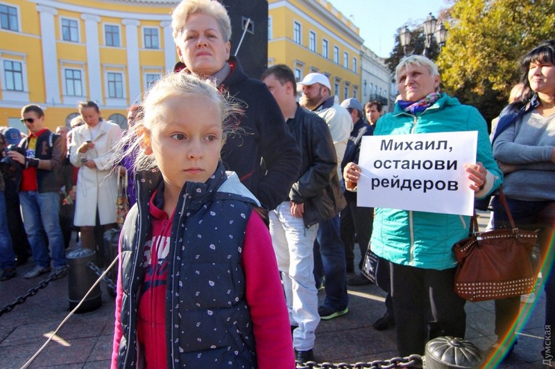 В Одессе противники Саакашвили набросились с кулаками на сторонников политика перед началом митинга 11