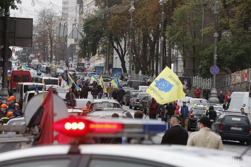 Нардепы запретят ввоз авто на еврономерах, - представитель Порошенко в Раде 1
