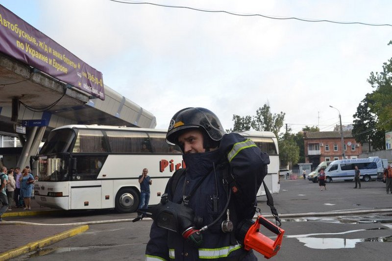 В Одессе горел Центральный автовокзал - пришлось эвакуировать 70 человек 1