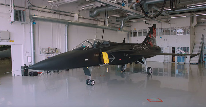 Он хоть и Aggressor, а все равно «самолет для битья»