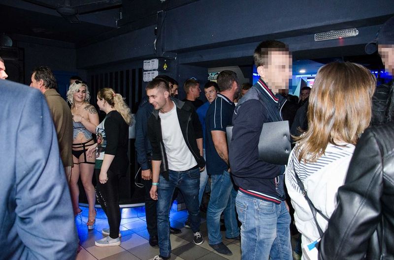 Во время обыска николаевского ночного клуба «Sumerki» полиция обнаружила оружие, наркотики и нелицензионный алкоголь, а также задержала 38 человек 1
