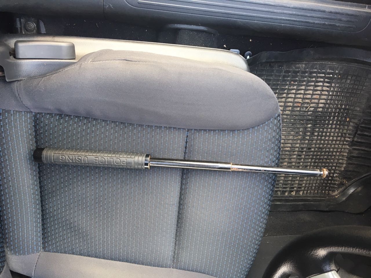 Житель Николаева вез в Крым телескопическую дубинку. Пограничники не пустили