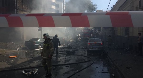 В центре Ростова-на-Дону загорелась 10-этажная гостиница – площадь пожара составила 840 кв.м 1