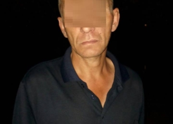 Пританцовывал у подъезда: в Николаеве на Намыве патрульные обнаружили наркомана