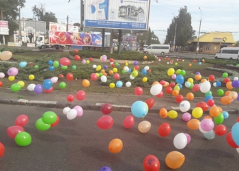 Пушкинское кольцо в Николаеве засыпало воздушными шариками