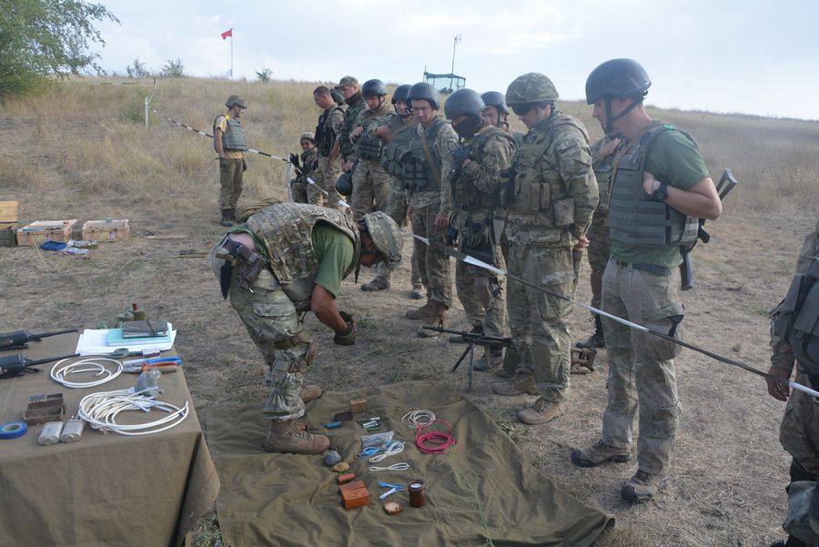Без права на ошибку: николаевские десантники учат резервистов азам минно-подрывного дела 3