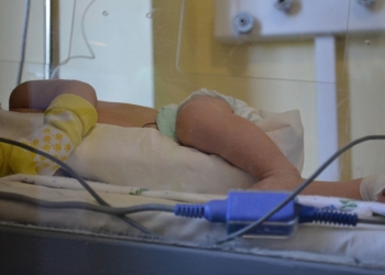 В Николаеве врачи спасли роженицу, поступившую в крайне тяжелом состоянии, – родился богатырь весом 4300!