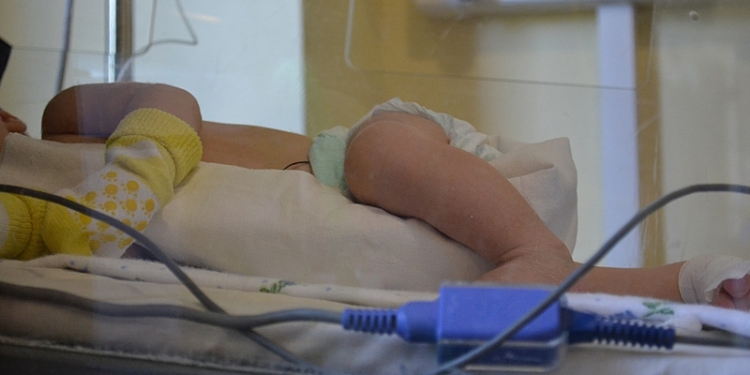 В Николаеве врачи спасли роженицу, поступившую в крайне тяжелом состоянии, – родился богатырь весом 4300!