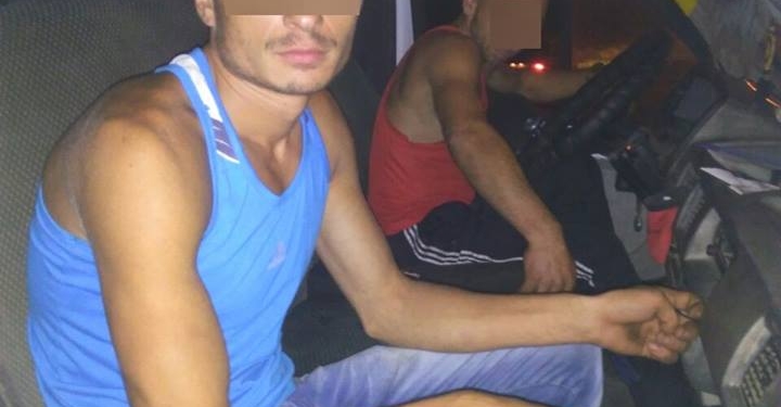 «И никто не узнает, где могилка твоя»: в Николаеве патрульные задержали двух мужчин, которые грузили в автомобиль надгробную плиту