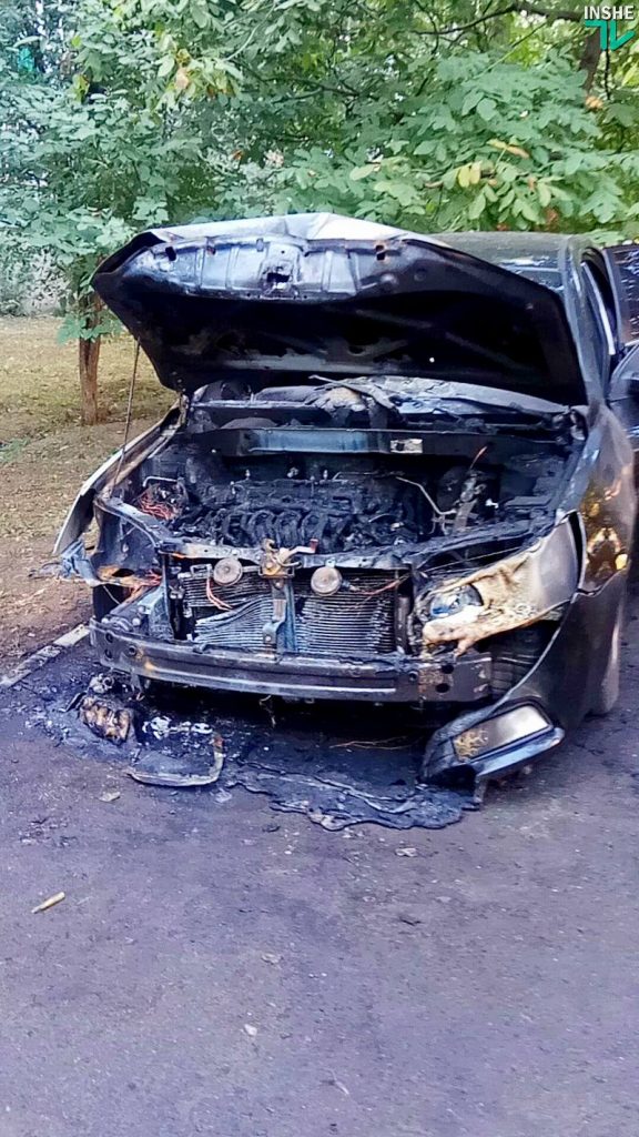 Предупреждение или месть? Ночью сожгли автомобиль директора Николаевского автовокзала 3