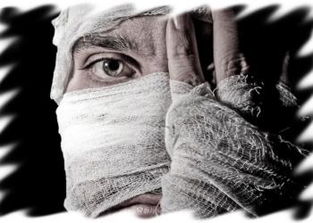 Во французском Марселе женщина облила кислотой американских туристов