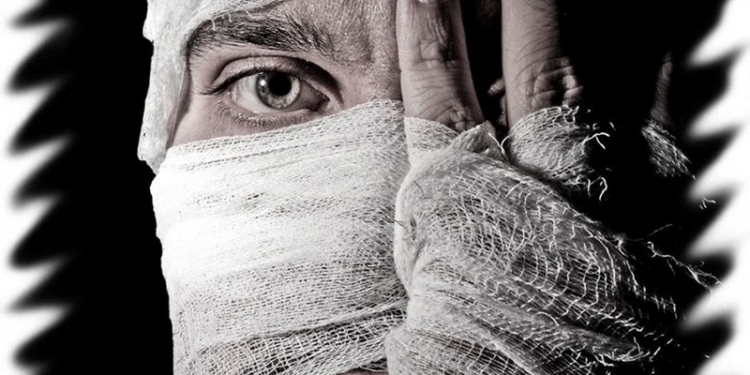 Во французском Марселе женщина облила кислотой американских туристов