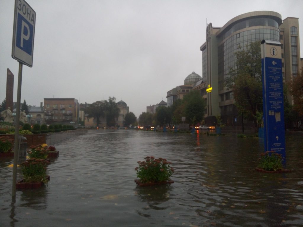 Беда на Прикарпатье. Ливни затопили Ивано-Франковск, градом побило урожай 6