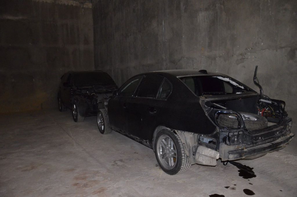 В Николаеве обнаружили подпольное СТО для «BMW» - с разборкой "нелегалов" и кладбищем машин 41