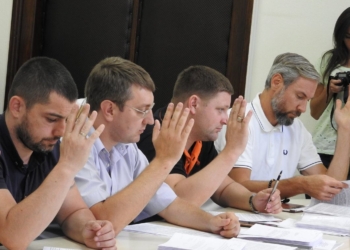 Николаев готов софинансировать восстановление аэропорта, если область возьмет его в долю