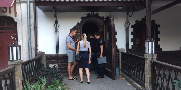 Ехали на заминирование – нашли казино. В Николаеве в “Домовом” нашли много интересного