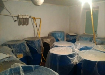 Самогонщики. В Николаевской области только у одного любителя первака уничтожили 4 тонны браги и готовый к употреблению продукт