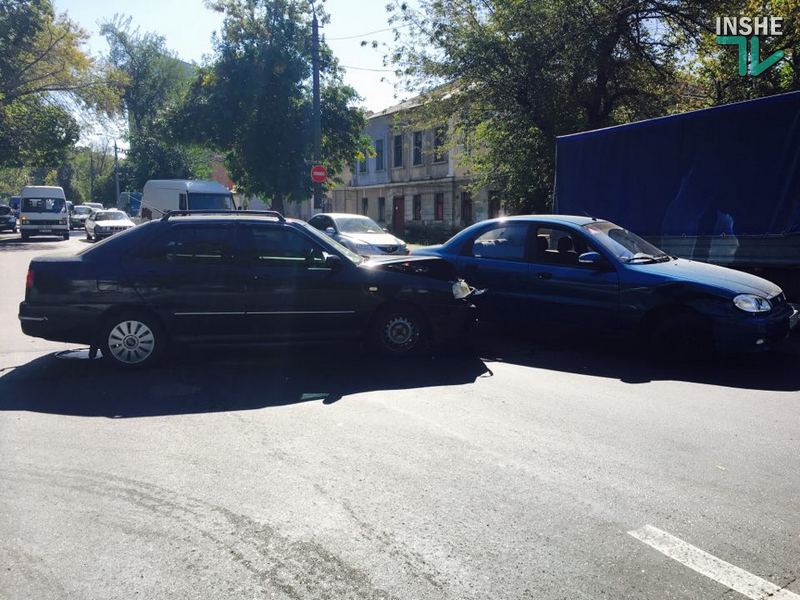 Очередное ДТП в центре Николаева - движение по ул. Никольской затруднено 8