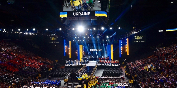 Украина впервые участвует в “Играх Непокоренных” в Торонто. На трибуне – президент