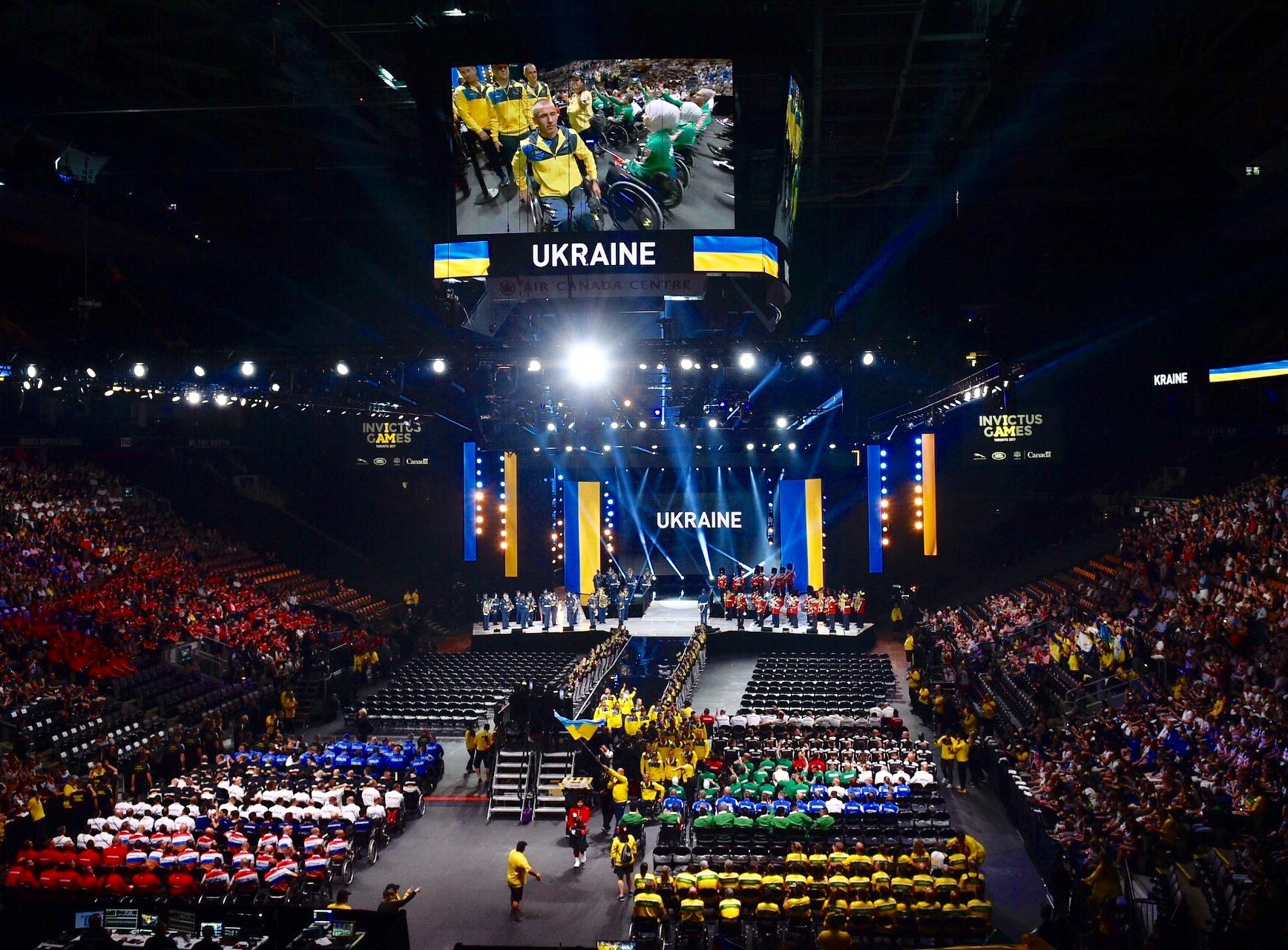 Украина впервые участвует в “Играх Непокоренных” в Торонто. На трибуне – президент