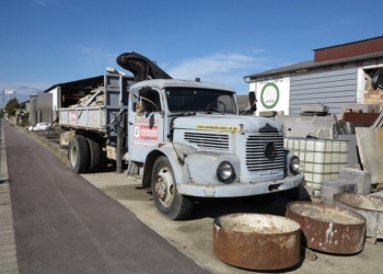 Украинские журналисты нашли в Австрии редкий автомобиль