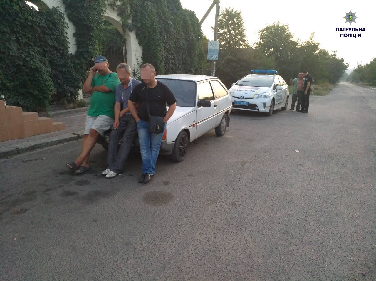 В Николаеве загулявшая компания доверила руль самому трезвому. В сравнении с ними