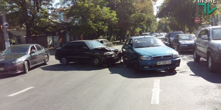 Очередное ДТП в центре Николаева – движение по ул. Никольской затруднено